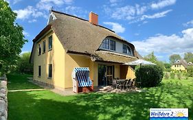 Familienfreundliches Reetdachhaus Weissdorn 2